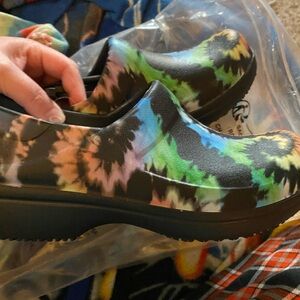 CROCS Tie-Dye Mules